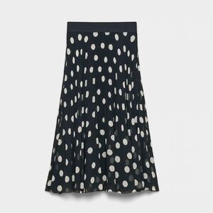 NWT Aritzia Wilfred
Twirl Pleated Fete Chiffon Skirt size M